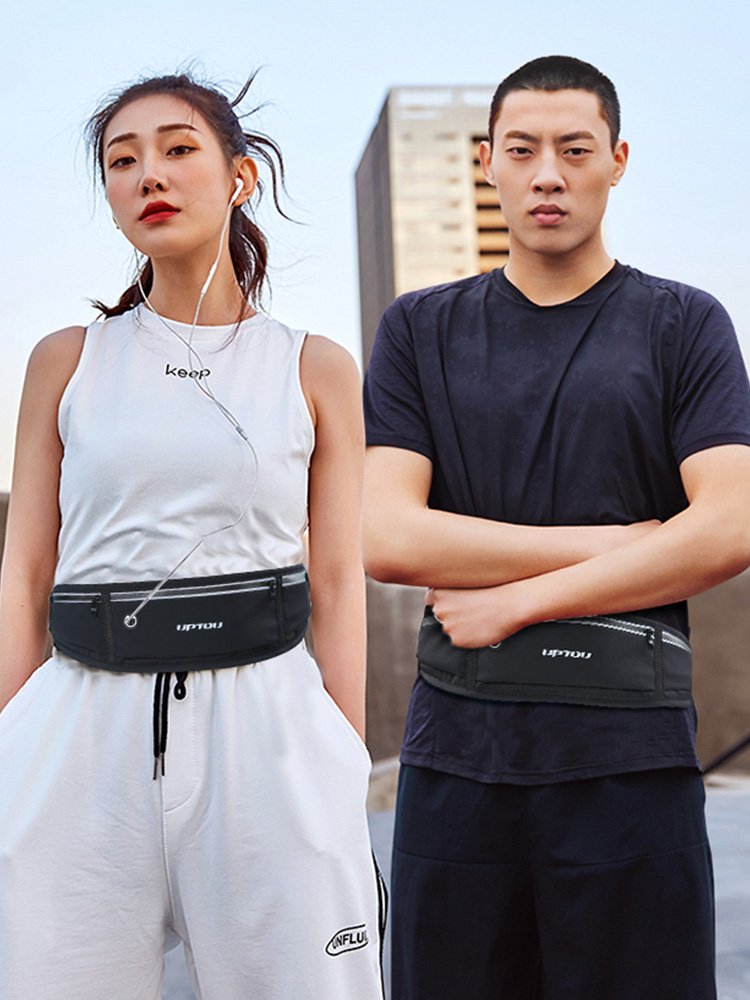 A sports cashier's handbag, a mobile phone bag, an invisible super thin belt, a woman's outdoor exercise kit