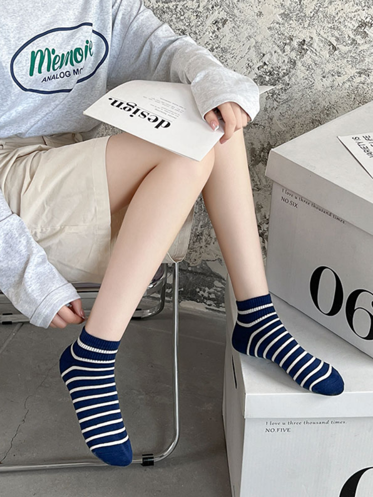 Blue-lined stripe shorts