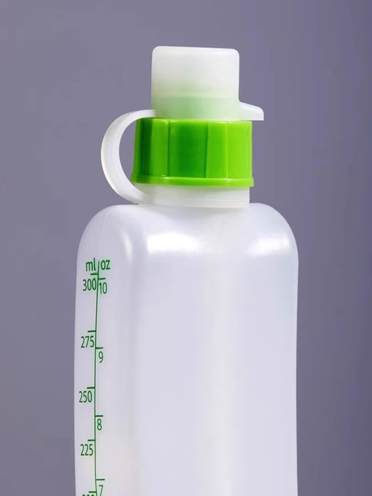 FlipBelt fly-bit movement carries plastic outdoor leak-proof large-capacity kettles with dust-proof caps + kettle mouths