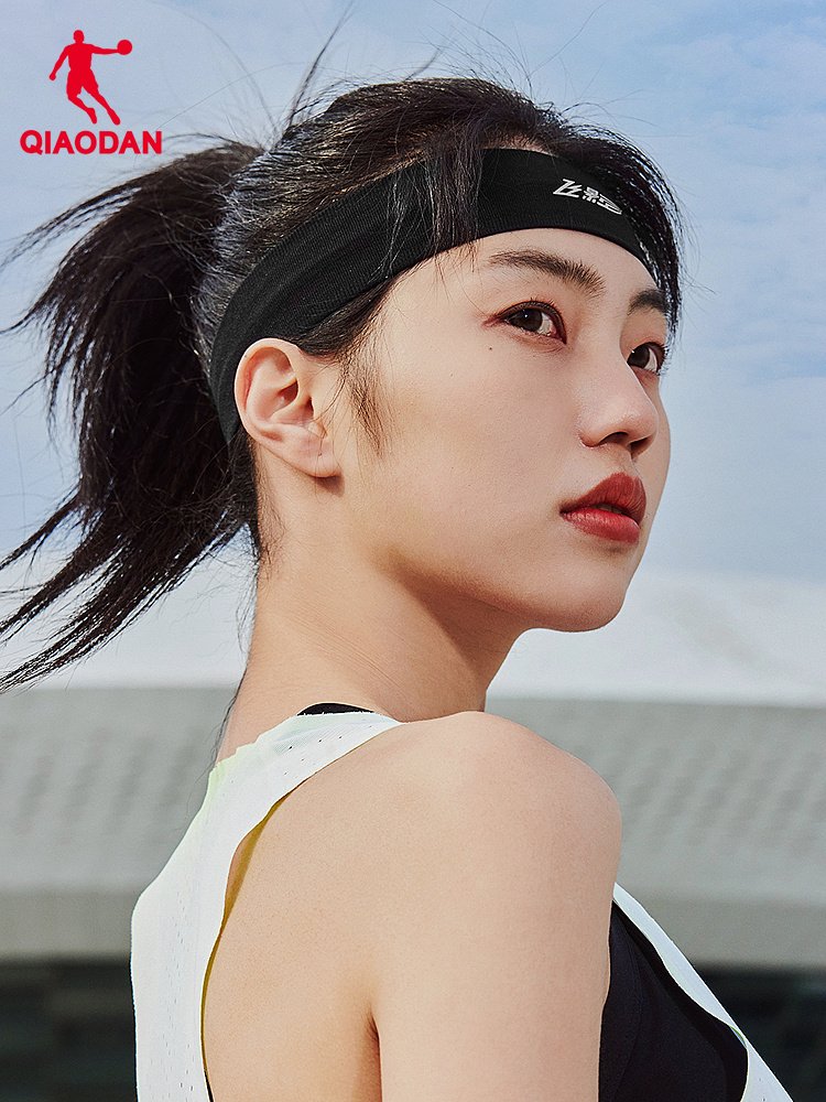 The Jordan Flying Shadow Movement in China brings men and women to the summer jump ropes and to the hymns and to the hymns and the hymns to the sweats