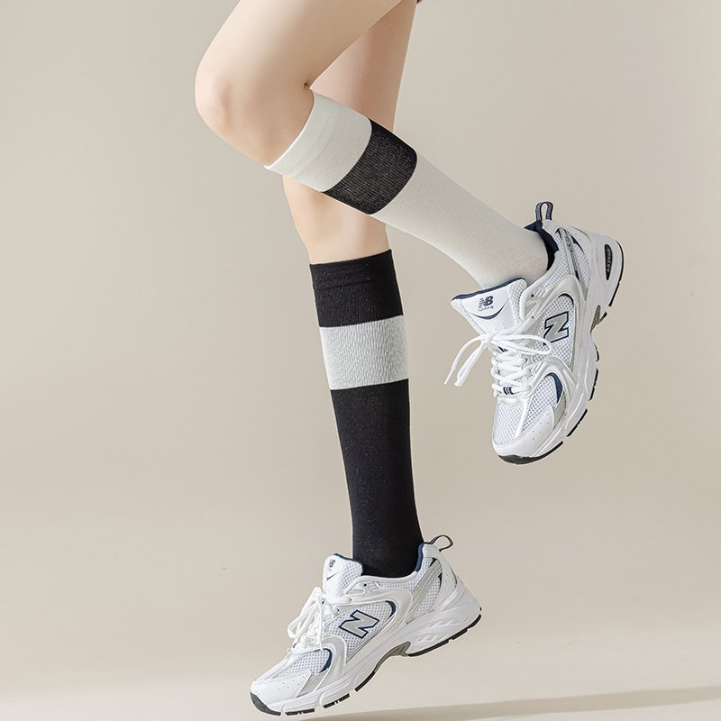 Gym muscles are sock-pressure-skinned, sock-coloured Yoga Socks on a running sock
