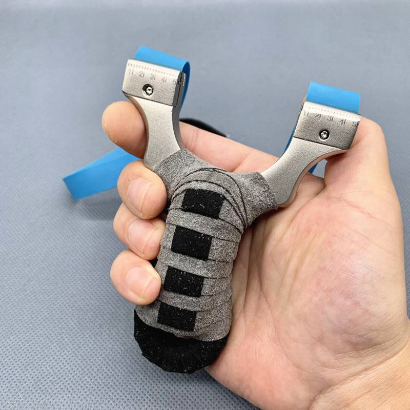 Slingshot high accuracy high power M powerful stainless steel traditional rubber band anti -bow rack iron strap infrared aiming