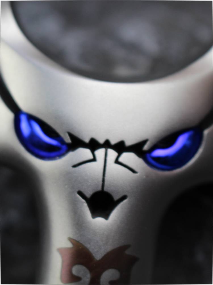 Little Demon Four Generations of Stainless Steel Steel Dragon Dragon Fast Pressing Curvi Magic High -precision Monster precision flat skin slingshot