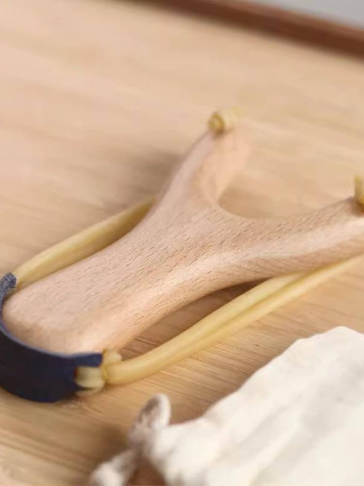 Slingshot toy rubber band Children's safety and high precision Children play slingshot wooden solid wood slingshot boys toys
