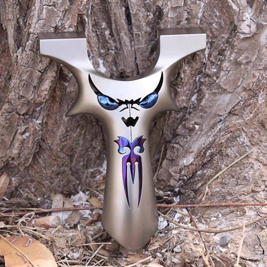 The titanium alloy slingshot is for adults with high-precision, high-precision, high-speed, high-speed, out-of-door flat-skin slinging demons