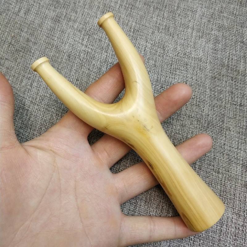 THE SDU HAND-MADE THE SLINGSHOT OF THE WHOLE WOOD TO MAKE THE OLD TOYS FROM OUTSIDE THE U.K
