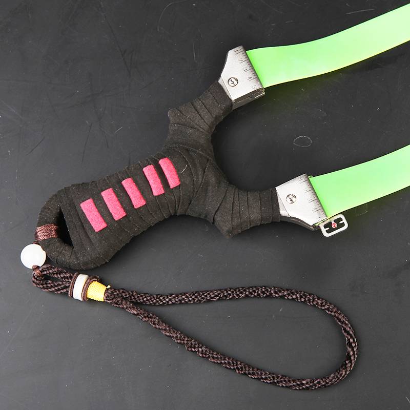 Scrambling slingshots, stainless steel pantricks outside of the scrambling