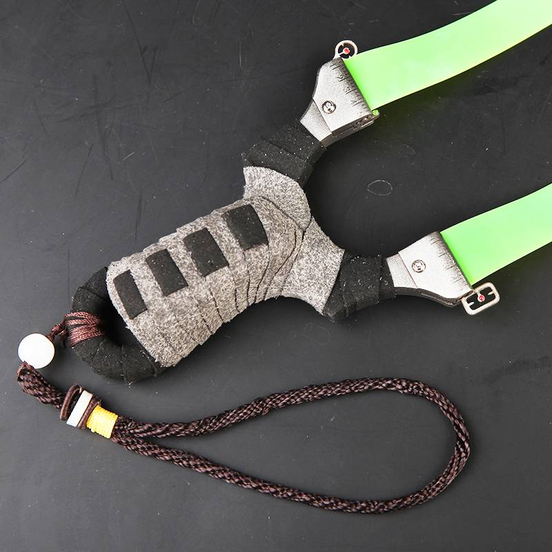 Scrambling slingshots, stainless steel pantricks outside of the scrambling