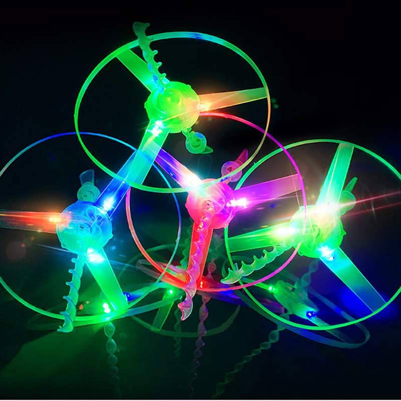 The fragrance glowing with the dragonfly toy, the Flying Fairy Hands, the flying saucer, the scrambling bow, the children outside