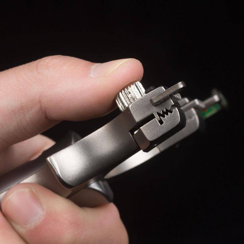 New product, new slingshot high -precision, high -precision power 304 stainless steel flat skin free of charge, naked bow, laser red