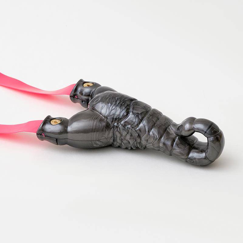 New product, new scorpion king tie the head clip, two -use flat skin slingshot high precision large power outdoor carbon bomber