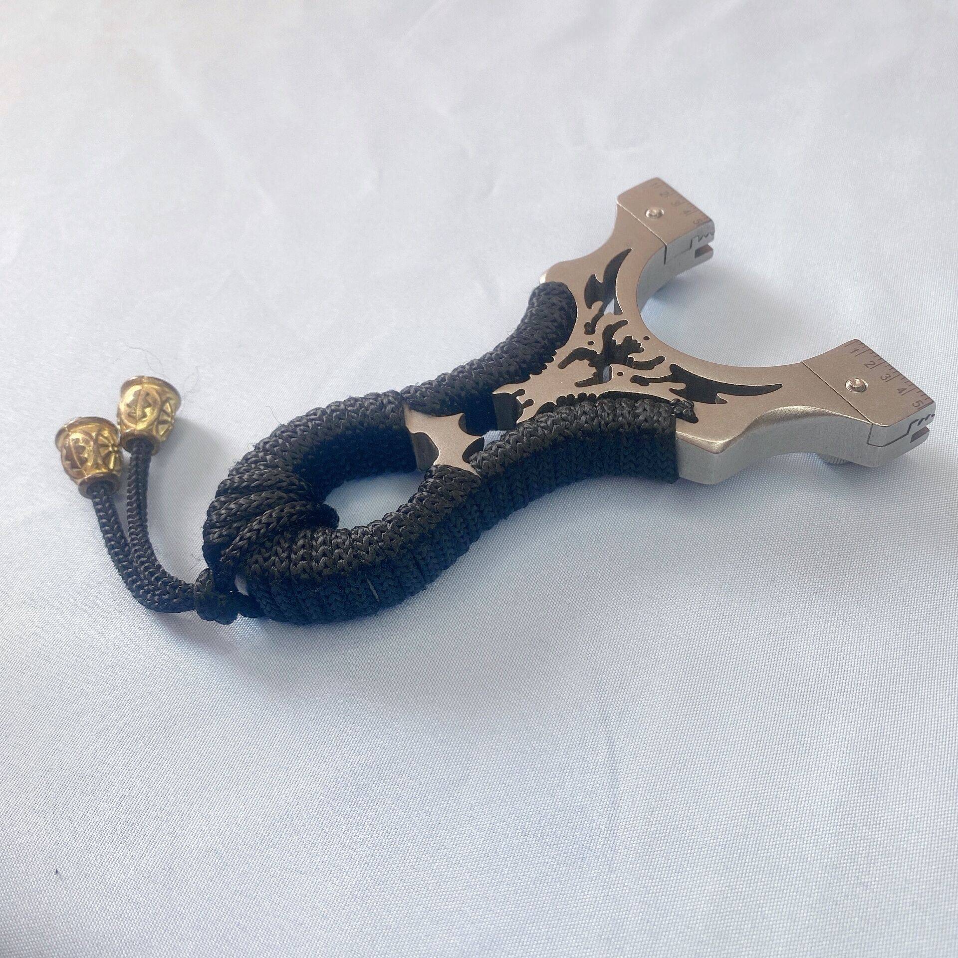 Stainless steel diamond flat skin outdoor sports competitive slingshot high precision large power slingshot