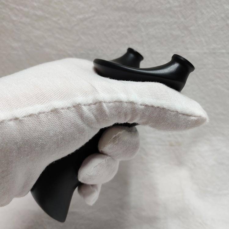 New product epoxy resin praying mantis Flying Tiger Black Bow Bow Horned Horn Skilled Solid Wood Innovation Art Athletic King