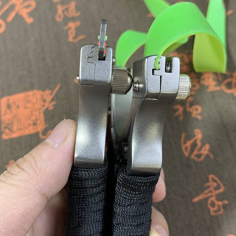 Douyin Tong Wolverine Bow high -precision stainless steel fast pressure large power flat skin outdoor actual combat naked bow frame
