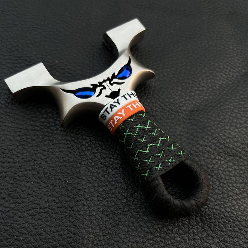 New stainless steel dragon teeth dark buckle little monster flat rubber band soby arched outdoor precision competition to decompress the old traditional bomb