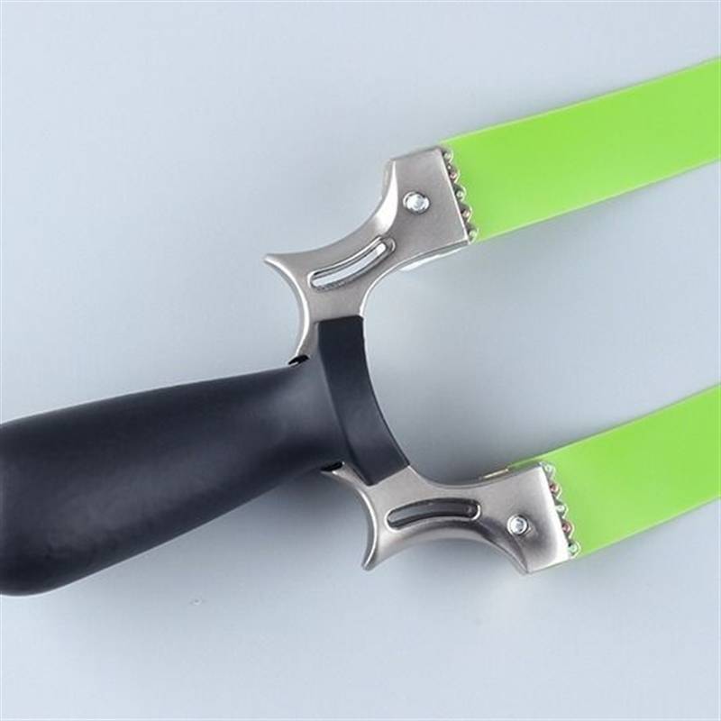 A SUPERB SLINGSHOT WITH A FLAT-SKIN-FREE OUT-OF-THE-DOOR GUN AGAINST THE F-CAR METAL
