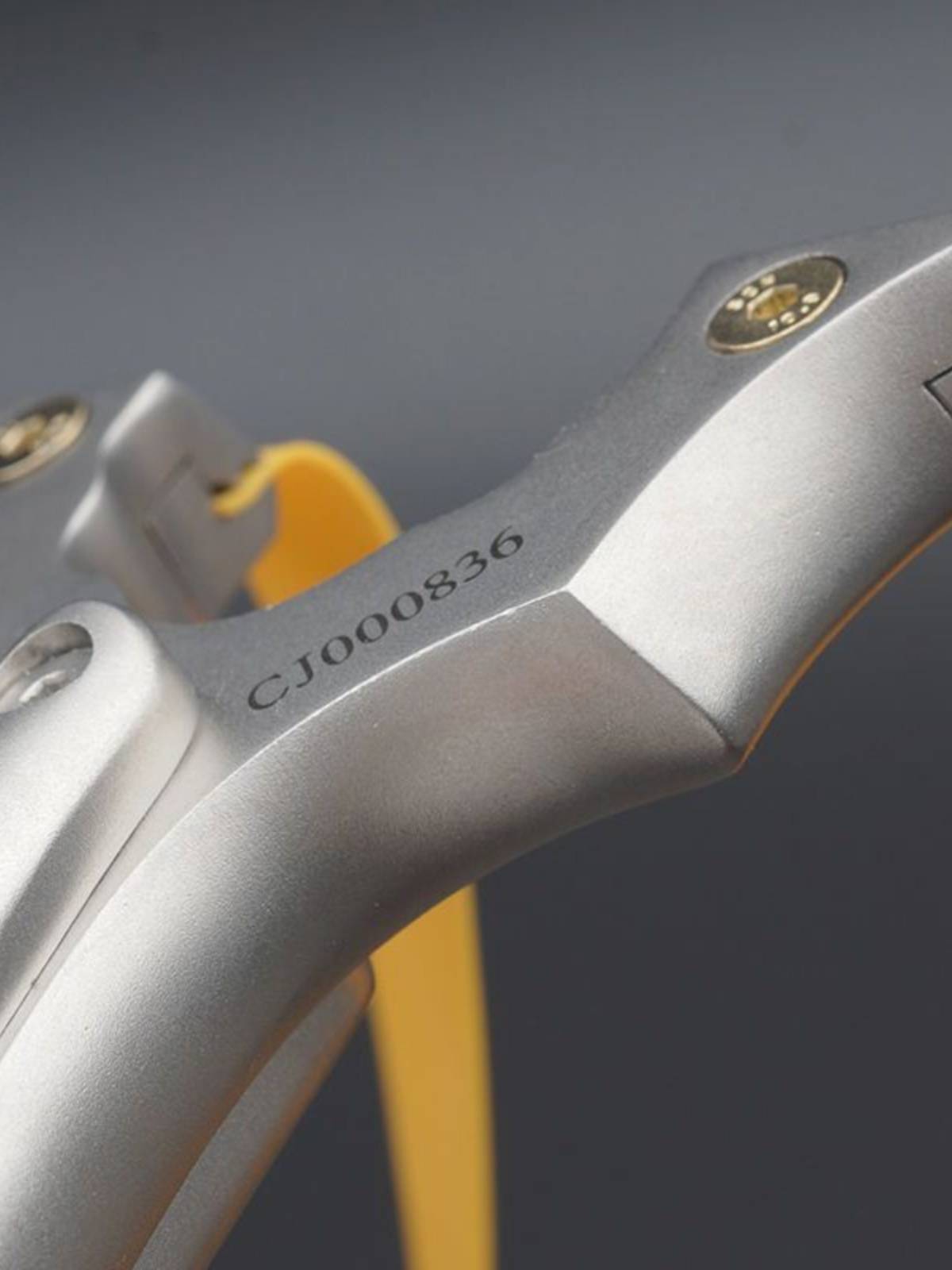 Slingshot adults specially eat chicken flat skin precision stainless steel slingshot high -precision high -precision fast pressure dedicated bullet house households