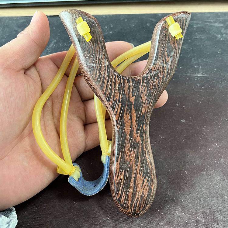♪ Wooden slingshot food shooting to each outdoor reports ahead of battles throughout the world ♪