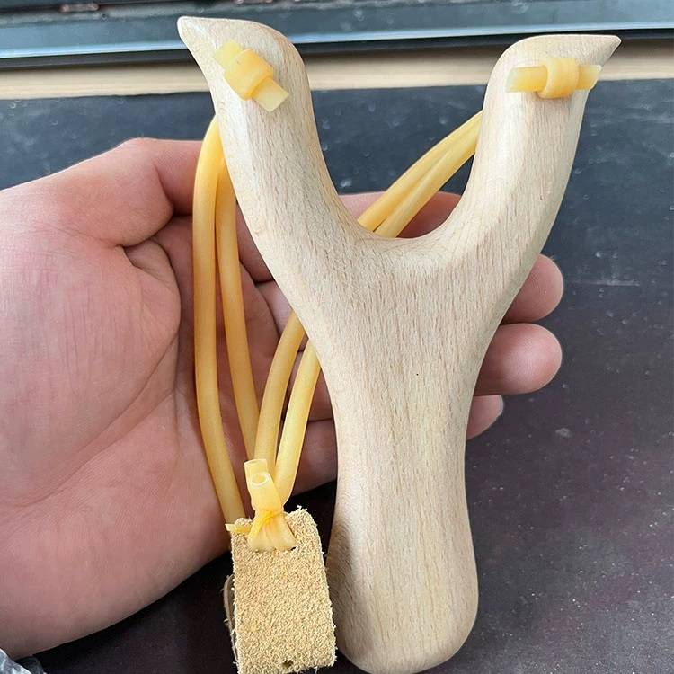 Children's toys Wooden slingshot outdoor slingshot traditional bouncing fork wood, wooden round leather wooden rack solid wood