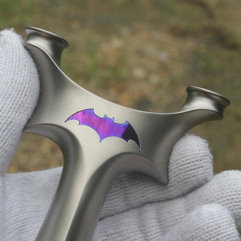 Qianfa titanium alloy slingshot Batman flat skin bow TC21 high accuracy anti -song flying tiger bow outdoor adult competition