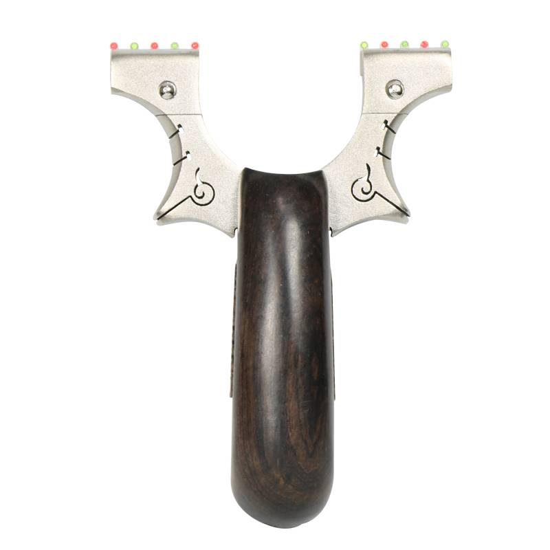 the steel-wood elf slingshot, the mini-baller, aimed at the whole of the slingshot frame, with all the precision of the wood