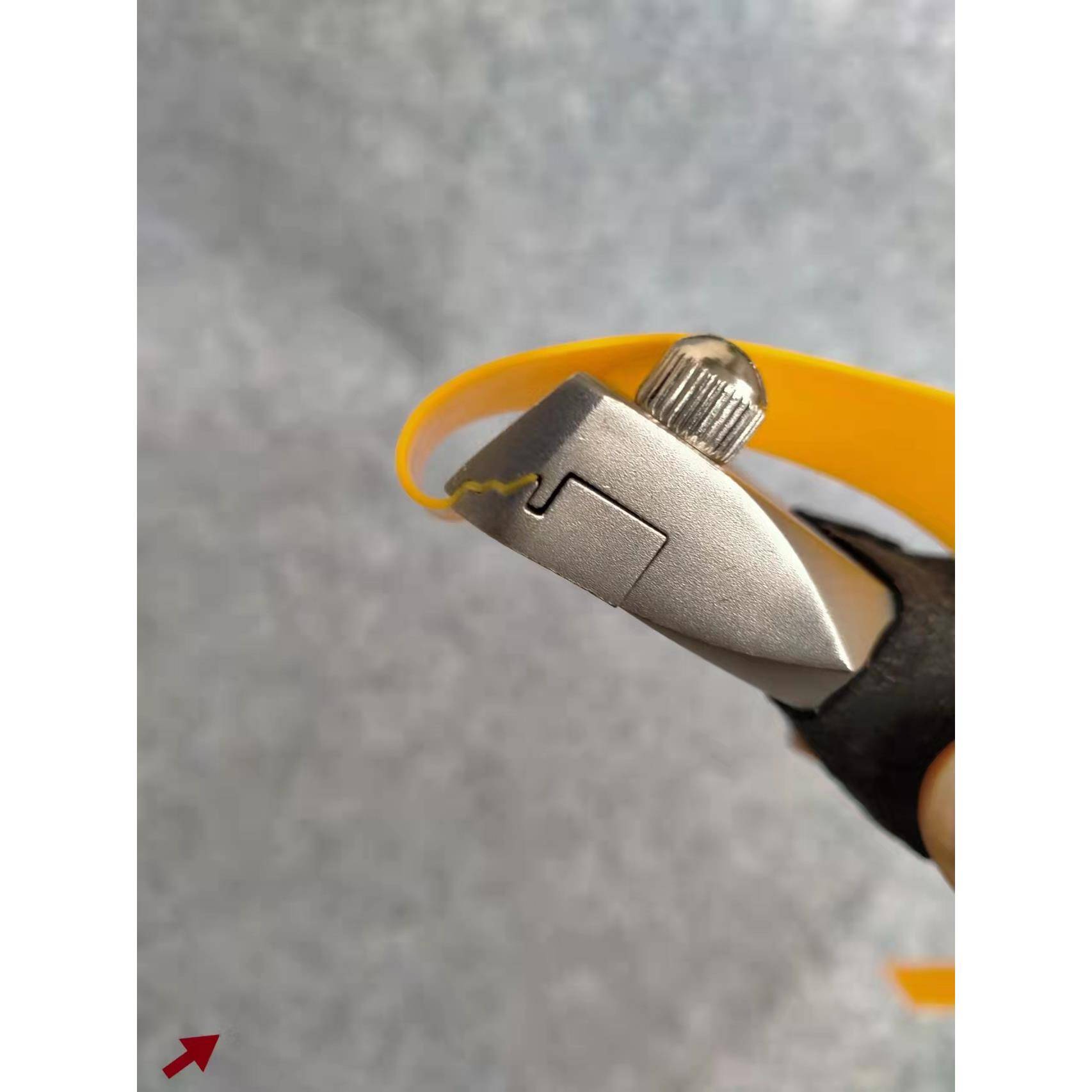 Night banquet flat skin slingshot outdoor fast crusher tablet free slingshot Daquan 304 stainless steel precision bomber leather competition