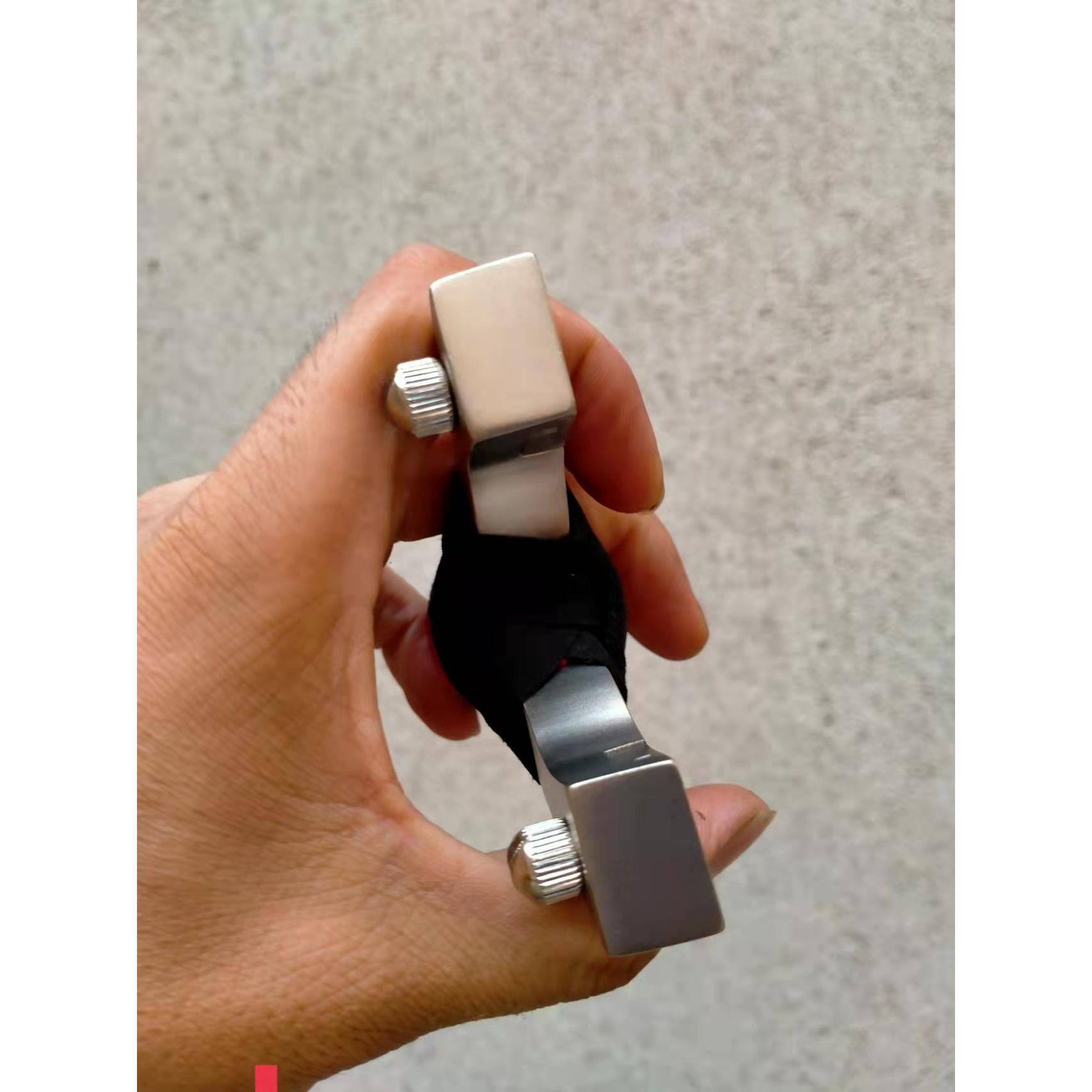 Night banquet flat skin slingshot outdoor fast crusher tablet free slingshot Daquan 304 stainless steel precision bomber leather competition