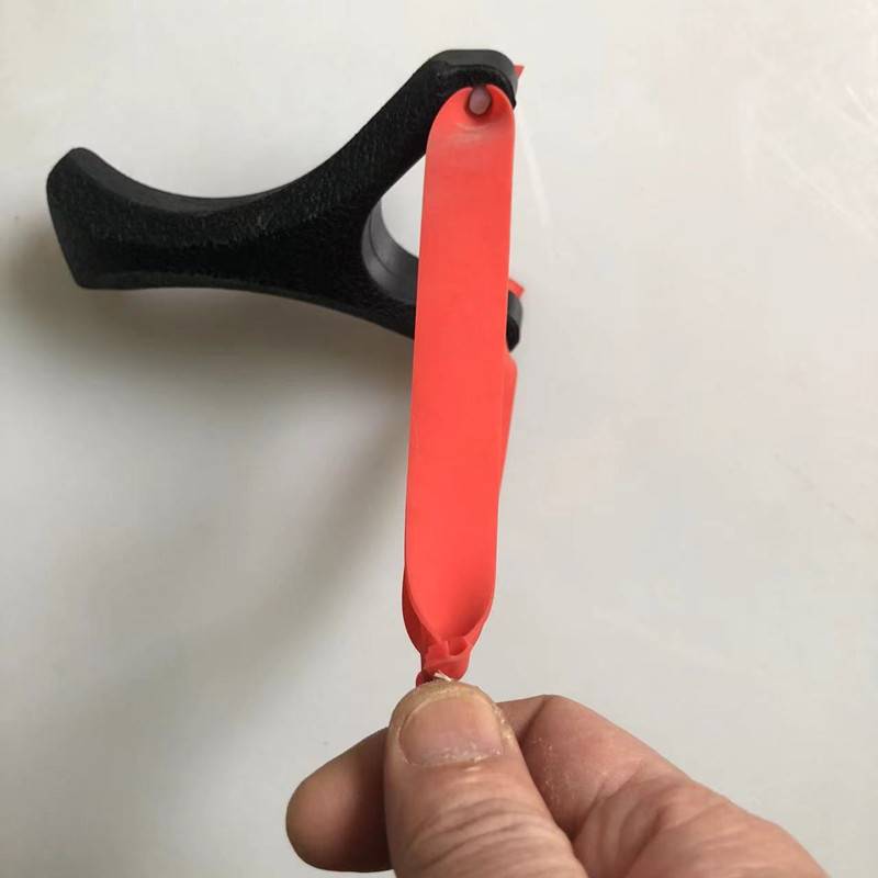 The supersonic chicken locks don't have to tie a plastic card-ball to a single card ball with a flat-wire slingshot