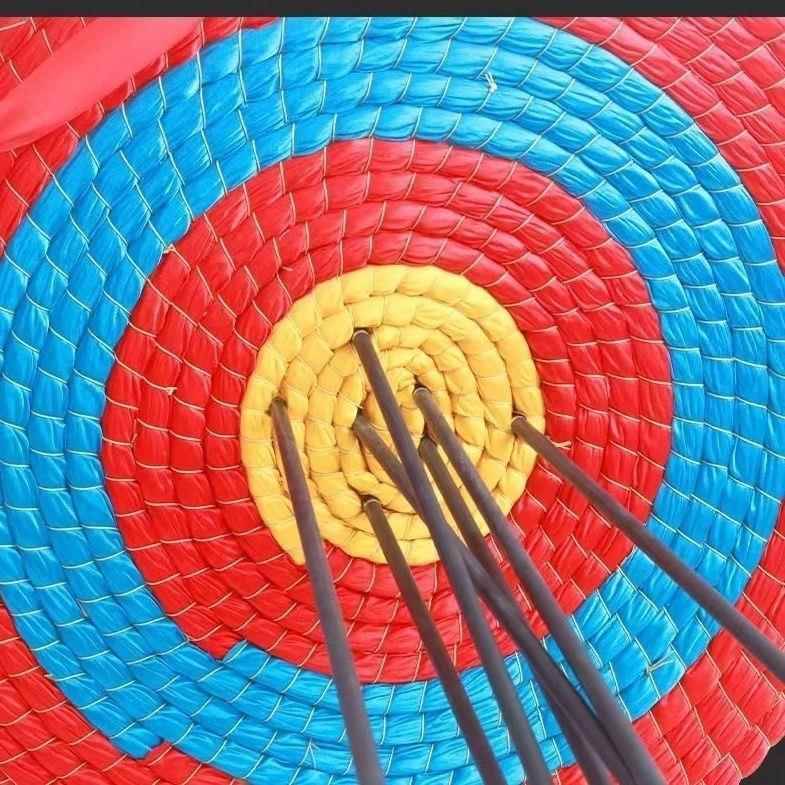 Arrow target outdoors without rotten target target shooting arrow arrow arrow equipment scenic area entertainment arrow hall special arrow target grass;