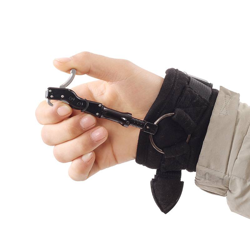 Bow and arrow wristband sprinkler hook wrist -balted archery accessories sprinkler pliers hook -type bowstring arrow releaseer