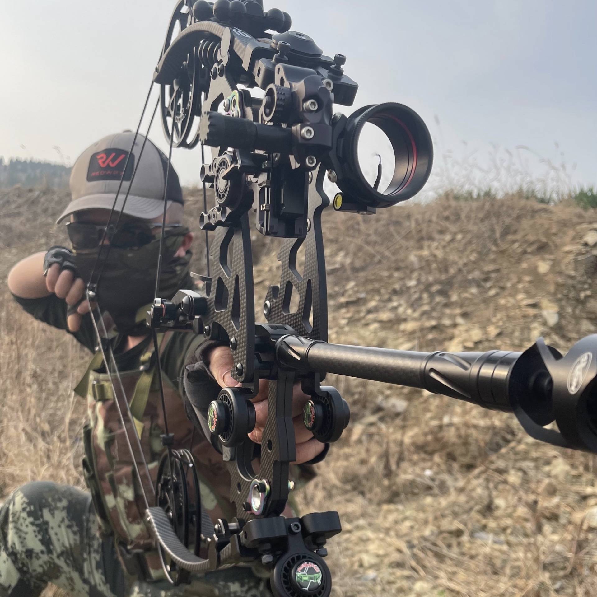 Crazy Dragon Carbon Fiber dual -use composite bow carbon carbon -hit steel shooting arrow arrow equipment Non -villain fusion symbol Tutong