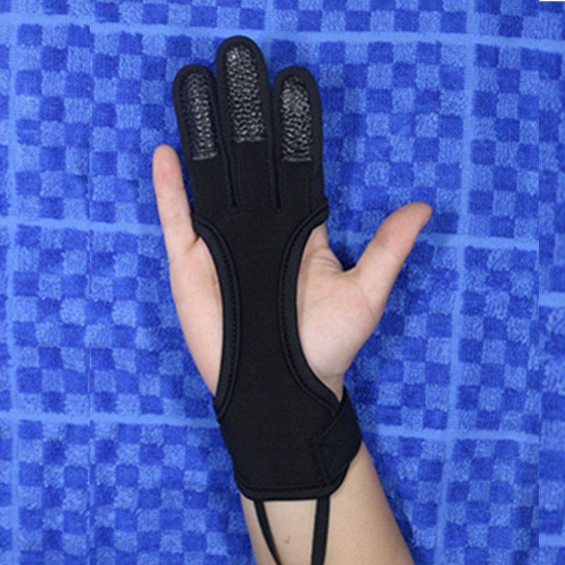 Children's black beautiful hunting bow cowhide shoot -arrow protective finger professional bow and arrow finger nursing finger shooting three -finger glove