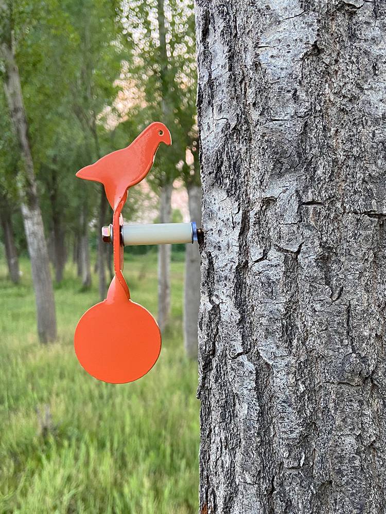 Outdoor tree rotation slingshot practice target thickened metal target little bird automatic reset and eye -catching mud pill steel ball target