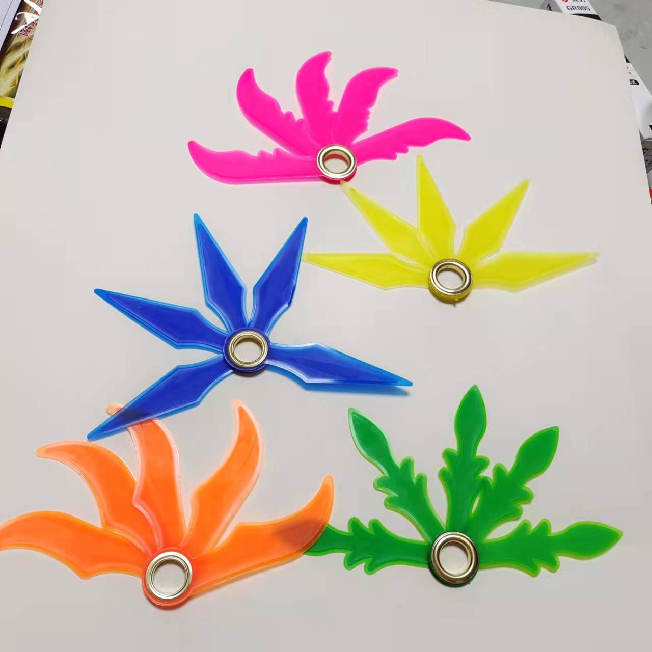 Five-leaf darts, six random