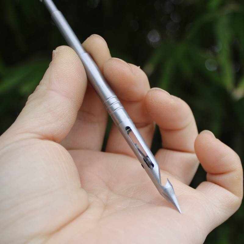 The new product 6mm integrated blade dart 440 deep water dart blood groove stainless steel plum dart flying shark standard 26 grams