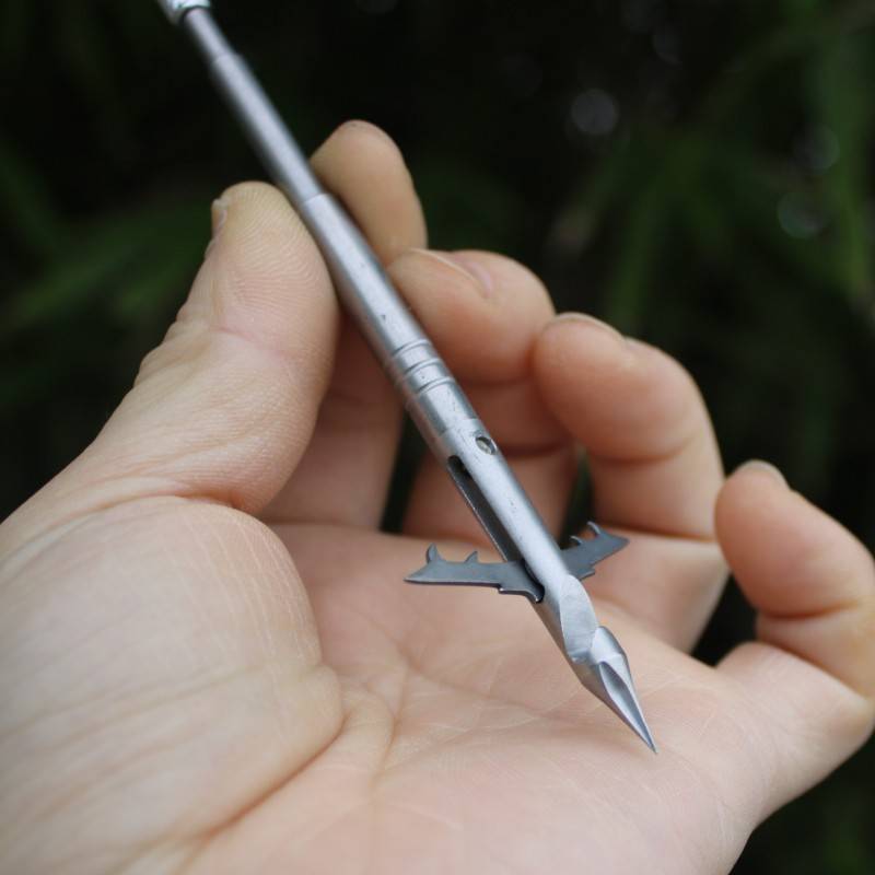 The new product 6mm integrated blade dart 440 deep water dart blood groove stainless steel plum dart flying shark standard 26 grams