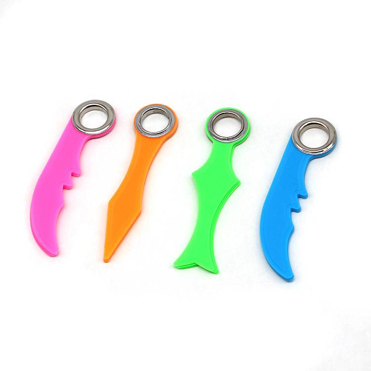 Children's toys soft glue triangular folding darts, darts, dart plastic weapon school small shop stalls, hot sale