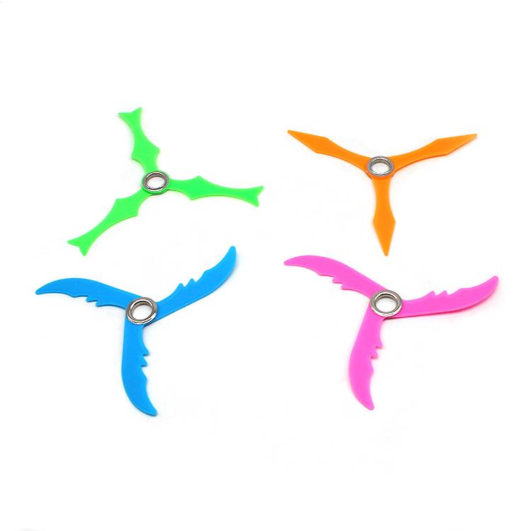Children's toys soft glue triangular folding darts, darts, dart plastic weapon school small shop stalls, hot sale