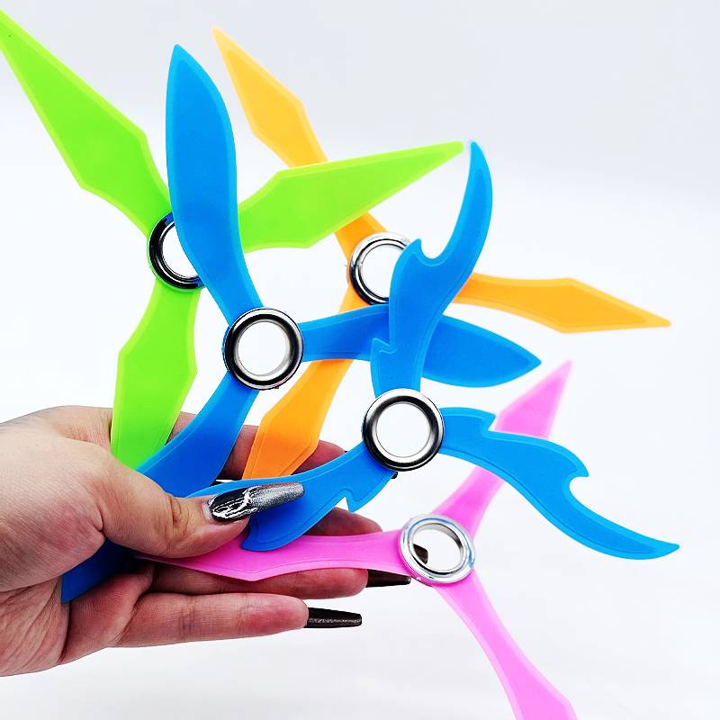Naruto triangular dart can fold the rotation and rotate rotation dart, nostalgic children's male student small sales department hanging board toys