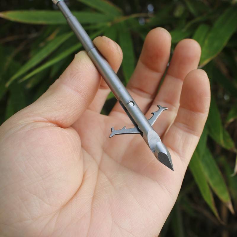New product 440 One -in -one four -edge whale darts do not deform deep -water darts riding darts 7 mm fourm diamonds flying shark hunting dart