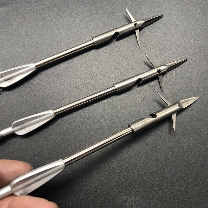 The front fish dart new rear wing strap strong magnetic 440C open -edged flying shark slingshot ejaculation fish willow leaf triangular dart