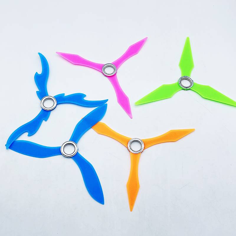 Naruto triangular dart can fold the rotation and rotate rotation dart, nostalgic children's male student small sales department hanging board toys