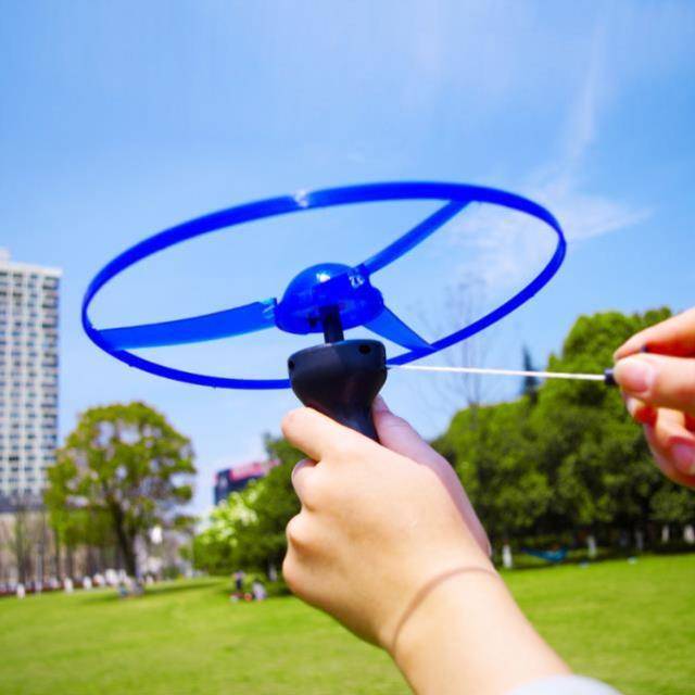 The ground stall source net red pull line light -up flying saucer