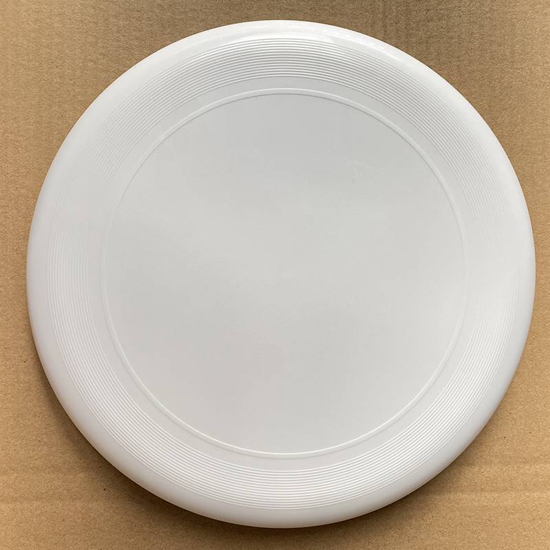 The non-competition flyer does not recommend the purchase of a white disk