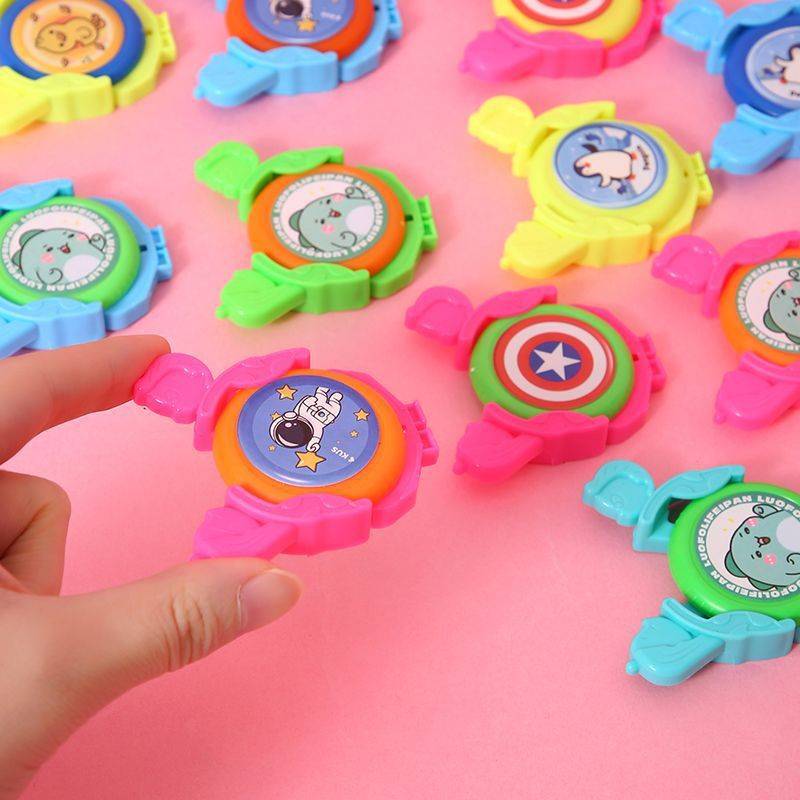 Pushing the flying disk children cheaply push small toy elementary school students' points to exchange gift prizes, kindergarten gifts, small gifts