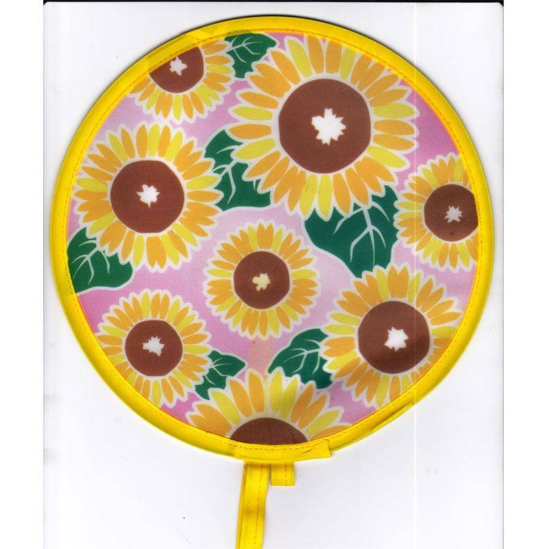 Folding flying disk fan flying saucer Polying the flying disk slowly rebound folding fan nylon palm in the fan folding folding