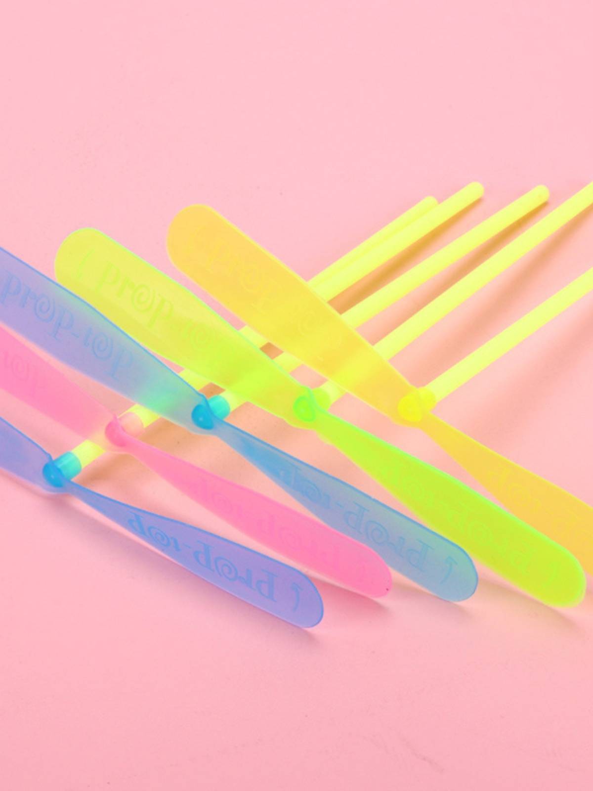 Bamboo Dragonfly Flying Fairy Classic Nostalgic Toys Children's Outdoor Flying Sanota toy Kindergarten Little Gift Prize
