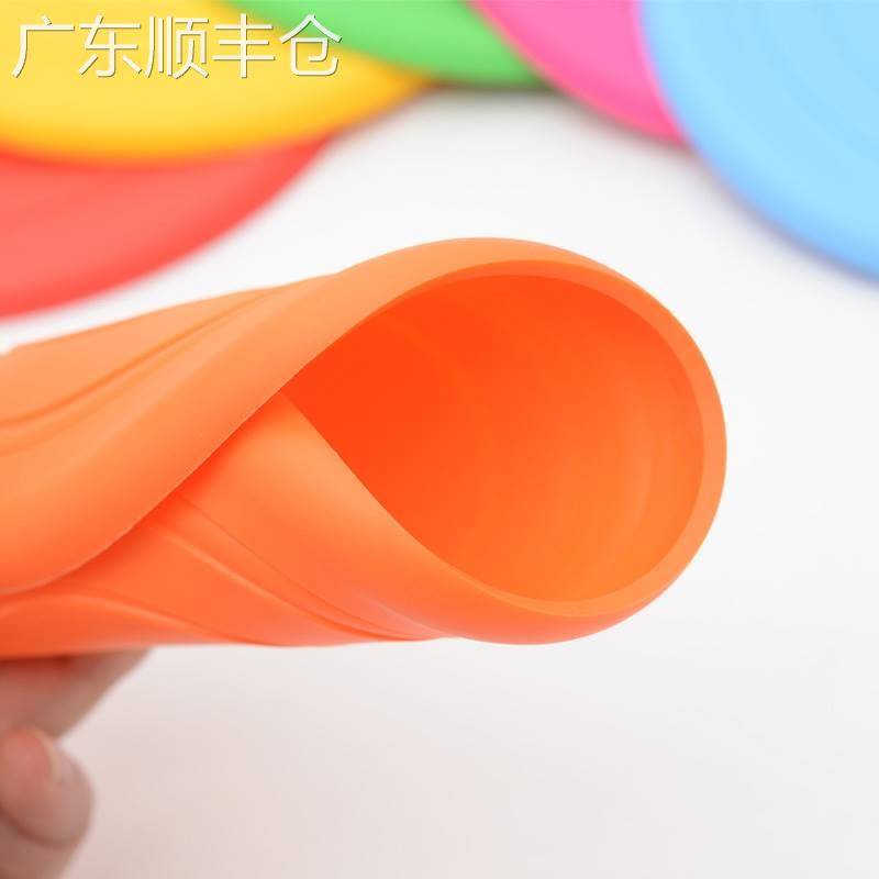 Children's silicone soft flying disk safe sports kindergarten outdoor welfare game hand toss interactive parent -child activity flying saucer
