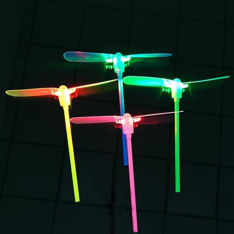 Dragonfly small rubbing hands elementary school toy flying saucer Children's classic bamboo gift with light explosion square flying plate