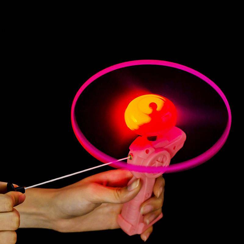 Battle flying saucer small pull -line flying sale induction light -emitting flying disk children's hot sale floor stall puzzle toys